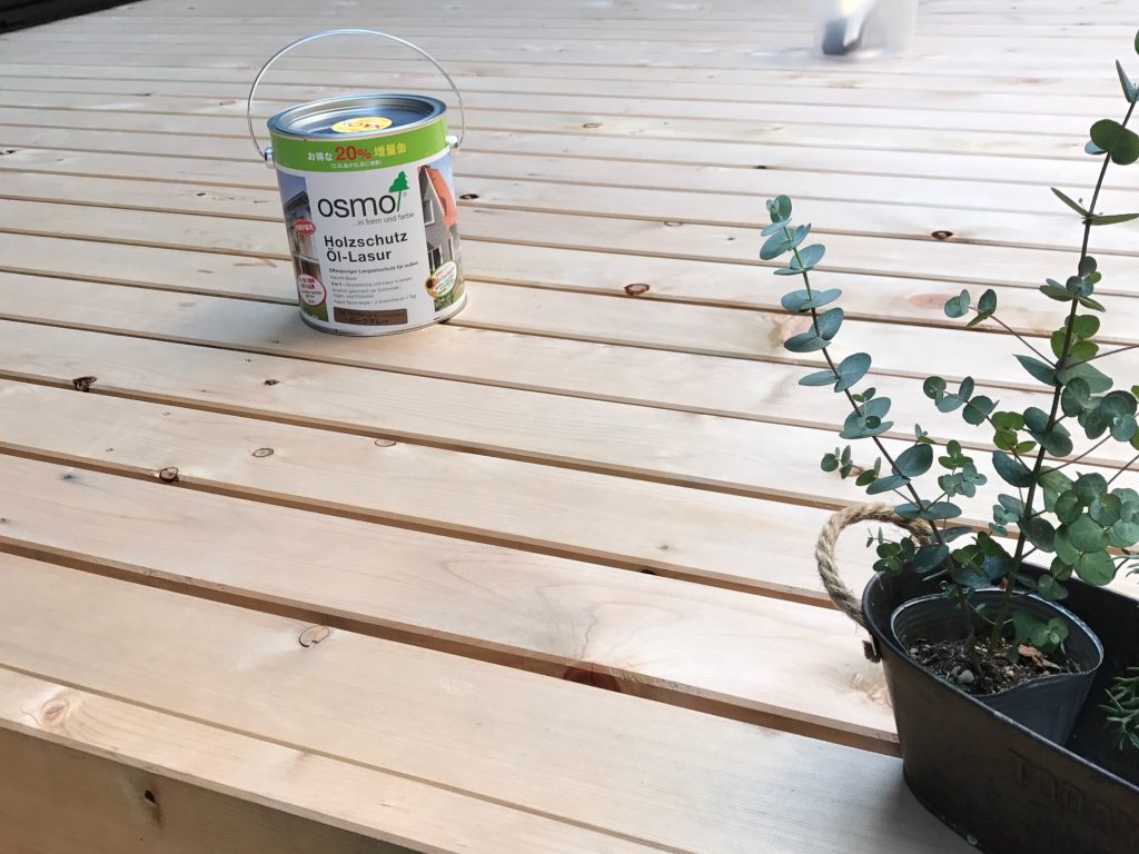 ウッドデッキをDIYで塗装してみる?初めてでも簡単!おすすめの塗料と塗り方とは ウッドデッキをDIYで塗装してみる?初めてでも簡単!おすすめの塗料と塗り方とは